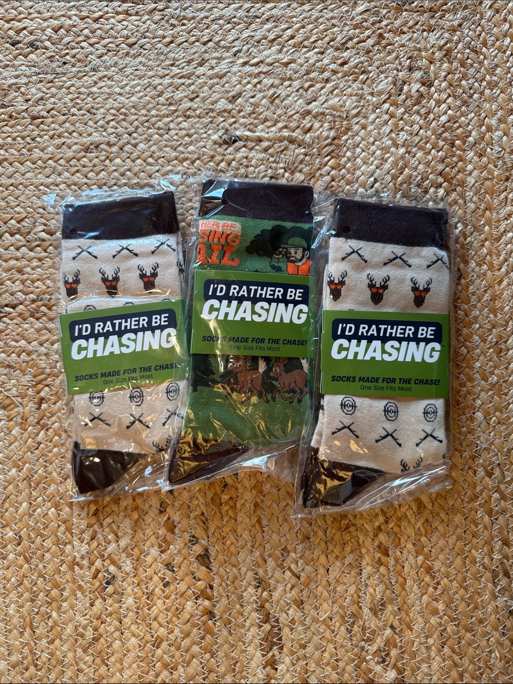 NWT 3 Pairs I'D RATHER BE CHASING Hunting Men's Novelty Socks - White & Green